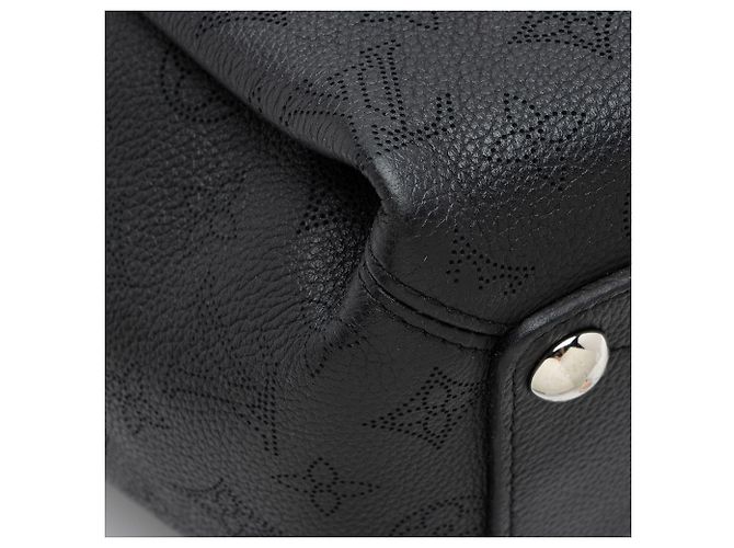 Louis Vuitton Babylone PM Satchel aus Mahina-Leder Schwarz - Ansicht 9