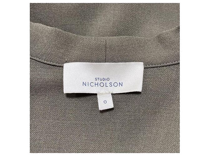 Autre Marque STUDIO NICHOLSON Wollbluse mit V-Ausschnitt Grün Khaki - Ansicht 7