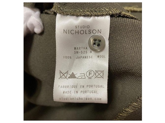 Autre Marque STUDIO NICHOLSON Wollbluse mit V-Ausschnitt Grün Khaki - Ansicht 8