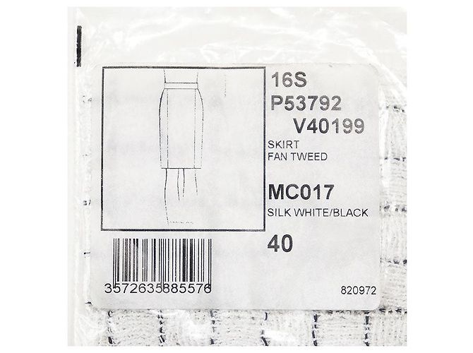 Falda Chanel Tweed P53792 en mezcla de seda Negro Blanco - vista 10