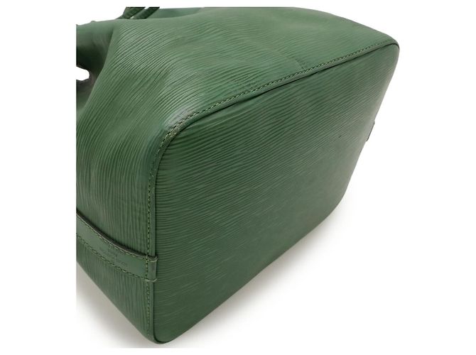 Borsa a tracolla Louis Vuitton Petit Noe Epi Verde - vista 3