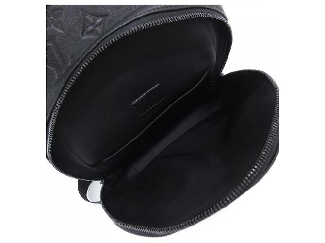 Borsa a tracolla Louis Vuitton Monogram Shadow in pelle di vitello Nero - vista 7
