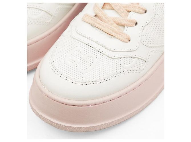 Gucci GG Interlocking Sneaker aus geprägtem Leder Weiß Beige Aus weiß - Ansicht 3