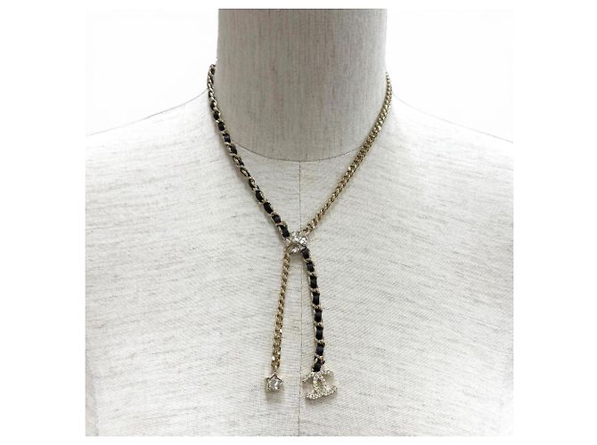 Collana a catena Chanel Coco Mark in pelle con stella e quadrifoglio Nero D'oro - vista 2