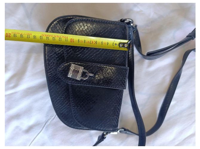 Borsa a tracolla Guess nera effetto pitone con lucchetto Nero - vista 10