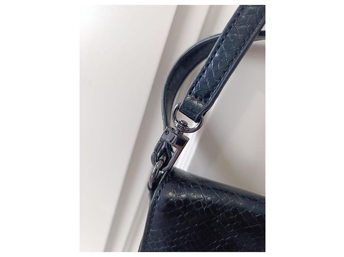 Borsa a tracolla Guess nera effetto pitone con lucchetto Nero - vista 5