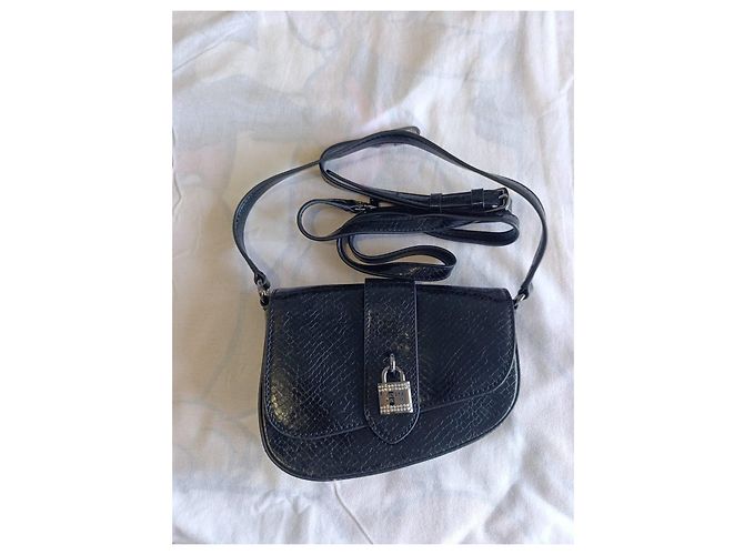 Borsa a tracolla Guess nera effetto pitone con lucchetto Nero - vista 7