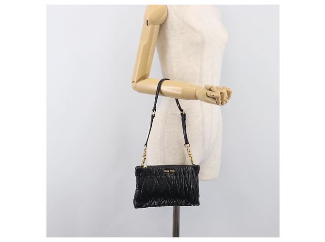 Borsa a tracolla Miu Miu Matelassé in pelle nera e oro Auth yk20786M Nero D'oro - vista 23