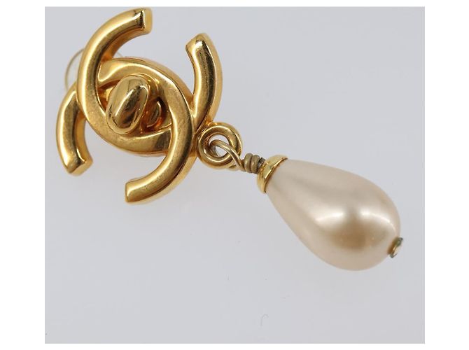 Orecchini CHANEL Turn Lock metallo Gold CC Auth 199733V D'oro - vista 16