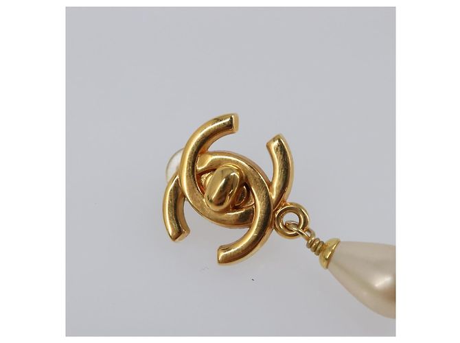 Orecchini CHANEL Turn Lock metallo Gold CC Auth 199733V D'oro - vista 3