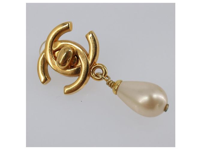 Orecchini CHANEL Turn Lock metallo Gold CC Auth 199733V D'oro - vista 4