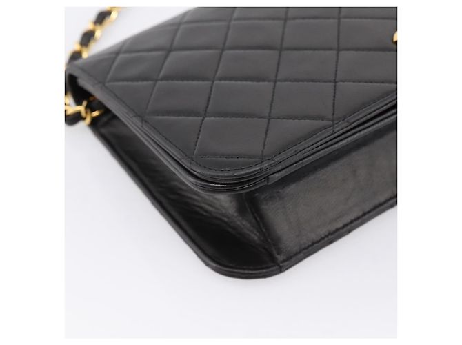 Borsa a tracolla CHANEL Chain Matelasse in pelle d'agnello nera e oro CC Auth yk20824V Nero D'oro - vista 14