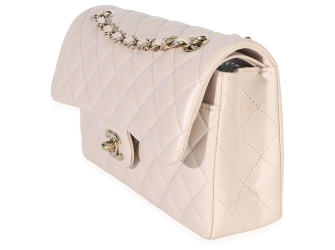 Gabrielle Chanel Small Classic Double Flap Bag aus gestepptem Lammleder in Hellrosa Pink Beige - Ansicht 3