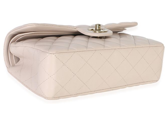 Gabrielle Chanel Small Classic Double Flap Bag aus gestepptem Lammleder in Hellrosa Pink Beige - Ansicht 7