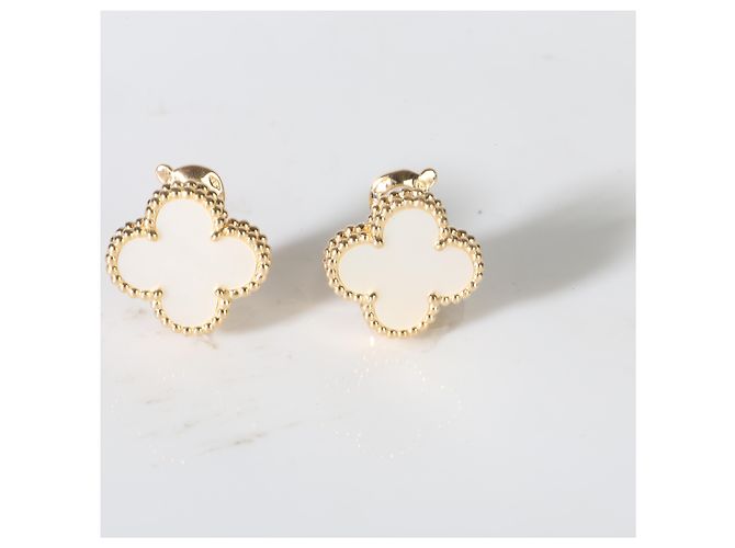 Van Cleef & Arpels Vintage Alhambra Ohrringe aus Gelbgold und Perlmutt - Ansicht 5