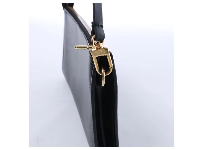Louis Vuitton Pochette Accessoire Epi Leather Handbag in Black M52942 Nero - vista 4