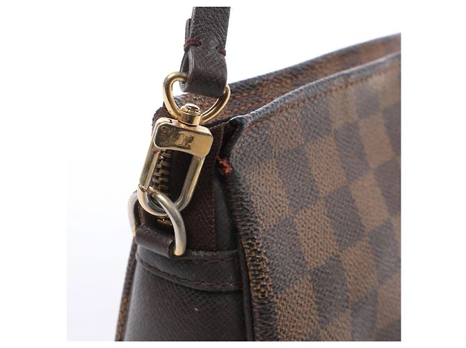 Borsa a tracolla Louis Vuitton Truth Makeup Damier Ebene in marrone N51982 - vista 5