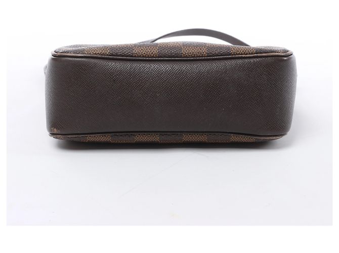 Borsa a tracolla Louis Vuitton Truth Makeup Damier Ebene in marrone N51982 - vista 6