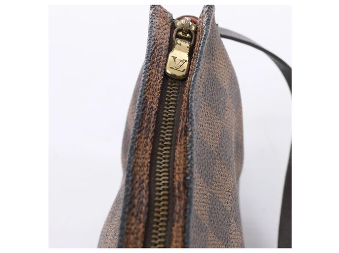 Borsa a tracolla Louis Vuitton Truth Makeup Damier Ebene in marrone N51982 - vista 9