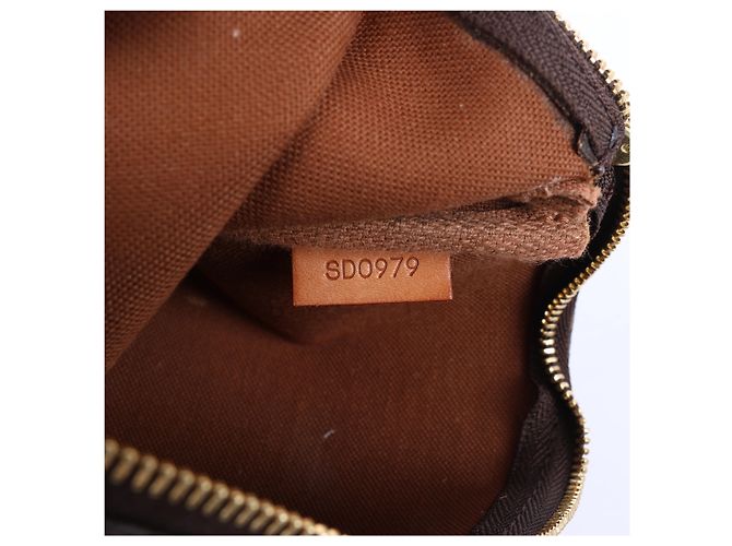 Louis Vuitton Pochette Accessoire Monogram Canvas Handbag in Brown M51980 Marrom - vista 11