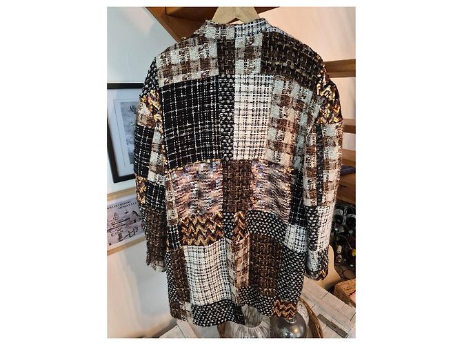 Giacca patchwork Dolce & Gabbana in tweed con paillettes e gioielli Marrone Nero Bianco Multicolore D'oro Metallico - vista 2
