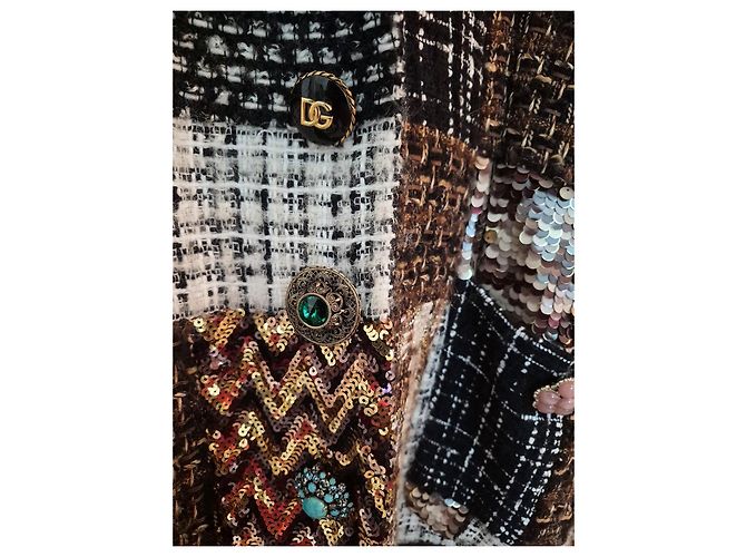 Giacca patchwork Dolce & Gabbana in tweed con paillettes e gioielli Marrone Nero Bianco Multicolore D'oro Metallico - vista 3