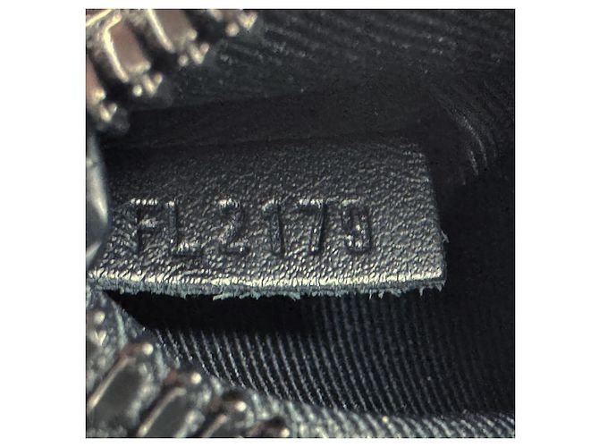 Borsa a tracolla Louis Vuitton Taiga Mini Soft Trunk Nero Multicolore - vista 13