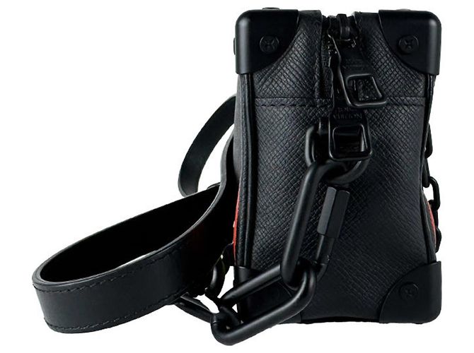Borsa a tracolla Louis Vuitton Taiga Mini Soft Trunk Nero Multicolore - vista 2