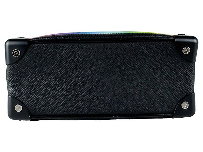 Borsa a tracolla Louis Vuitton Taiga Mini Soft Trunk Nero Multicolore - vista 4