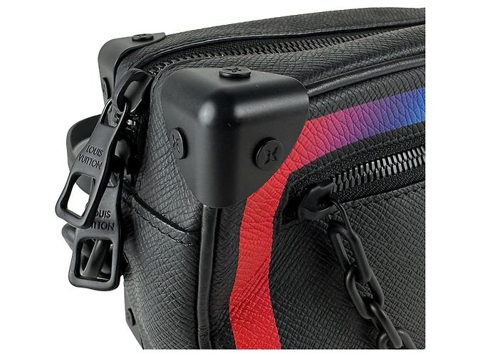Borsa a tracolla Louis Vuitton Taiga Mini Soft Trunk Nero Multicolore - vista 7