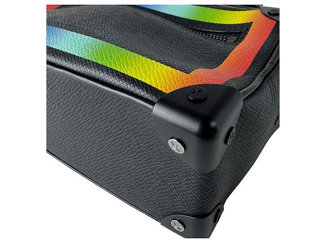 Borsa a tracolla Louis Vuitton Taiga Mini Soft Trunk Nero Multicolore - vista 8