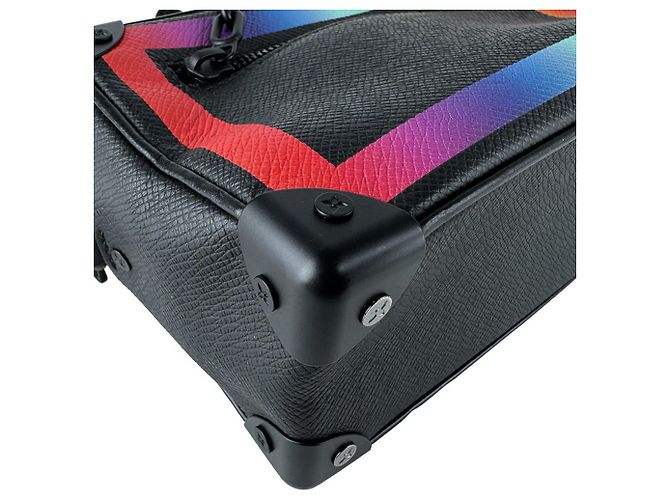 Borsa a tracolla Louis Vuitton Taiga Mini Soft Trunk Nero Multicolore - vista 9