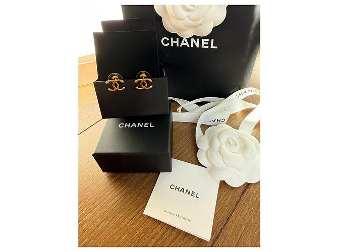 Orecchini a lobo Chanel CC Logo in metallo dorato D'oro - vista 3