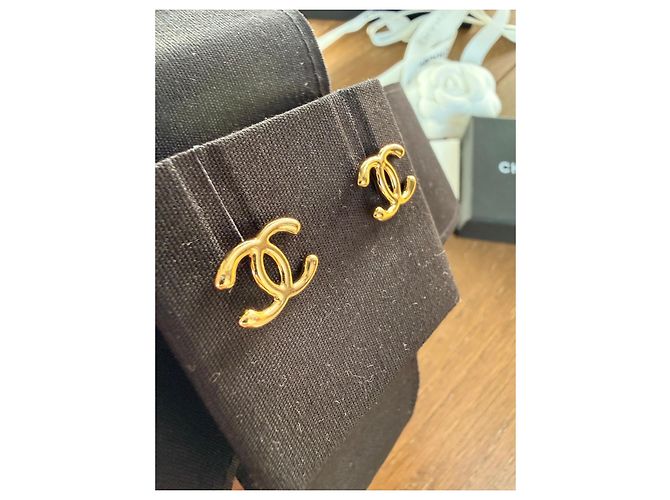 Orecchini a lobo Chanel CC Logo in metallo dorato D'oro - vista 5