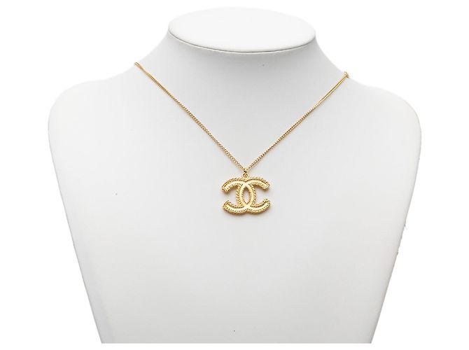Collana con pendente Chanel CC placcata oro D'oro - vista 5
