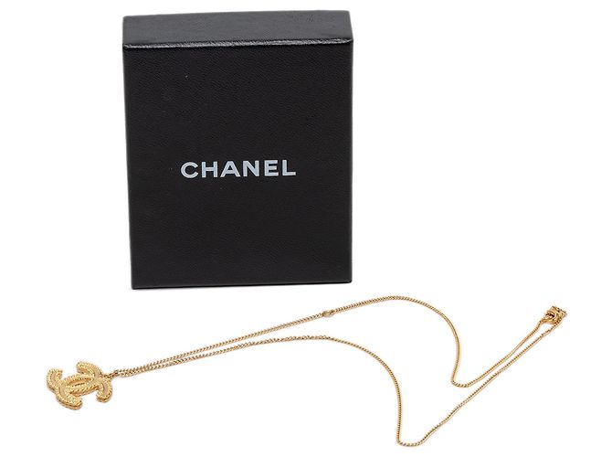 Collana con pendente Chanel CC placcata oro D'oro - vista 6