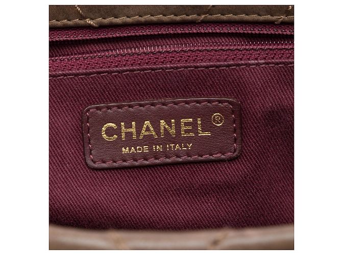 Borsa a tracolla Chanel Jumbo Chevron in vitello iridescente surpiqué marrone - vista 5
