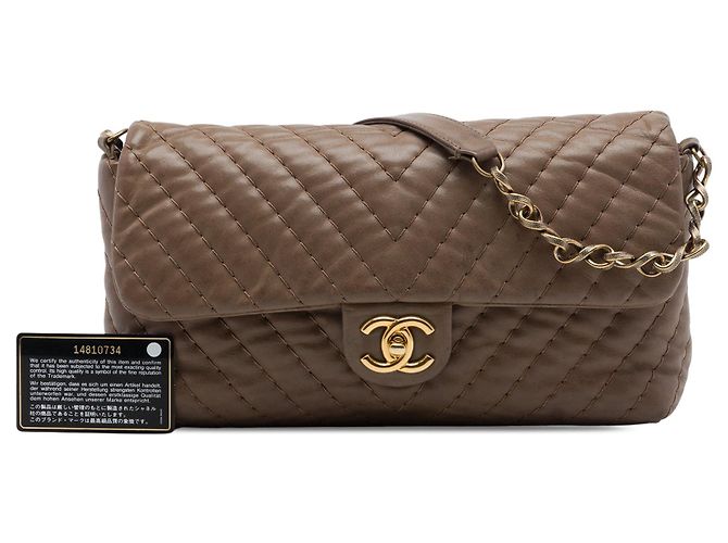 Borsa a tracolla Chanel Jumbo Chevron in vitello iridescente surpiqué marrone - vista 7