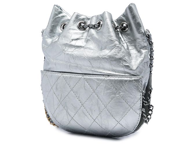 Borsa Gabrielle Small in pelle di vitello invecchiata metallizzata matelassé argento Chanel - vista 2