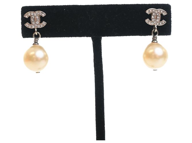 Orecchini a pressione Chanel CC in ottone argentato, strass e perle sintetiche Argento - vista 3