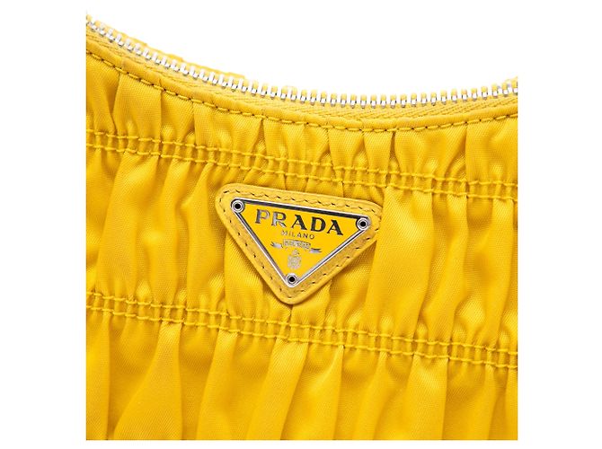 Borsa a tracolla Prada Tessuto Gaufre Re Edition Gialla Giallo - vista 5
