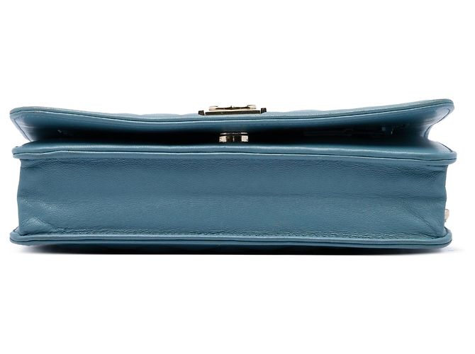 Bolsa Chanel Boy Wallet On Chain em pele de cordeiro acolchoada azul - vista 3
