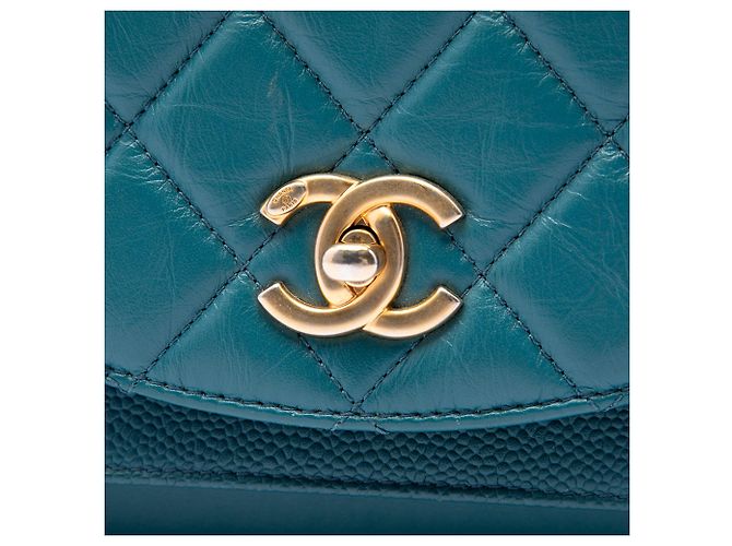 Borsa Chanel Small Quilted in vitello e caviar blu con manico a catena e patta - vista 5