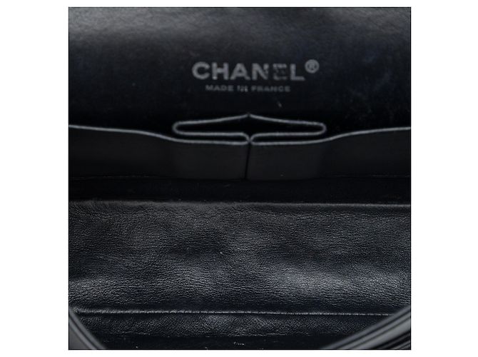 Borsa a tracolla Chanel Medium Classic Double Flap in vernice nera Nero - vista 4