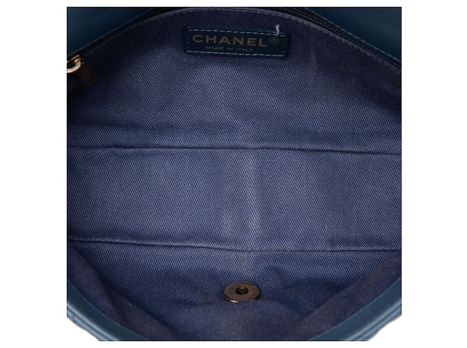 Borsa a tracolla Chanel CC in vitello trapuntato blu ombre - vista 4
