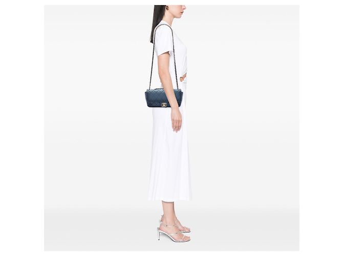 Borsa a tracolla Chanel CC in vitello trapuntato blu ombre - vista 6