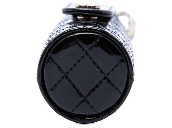 Chanel CC gestepptes Lackleder-Lippenstiftetui in Schwarz - Ansicht 3