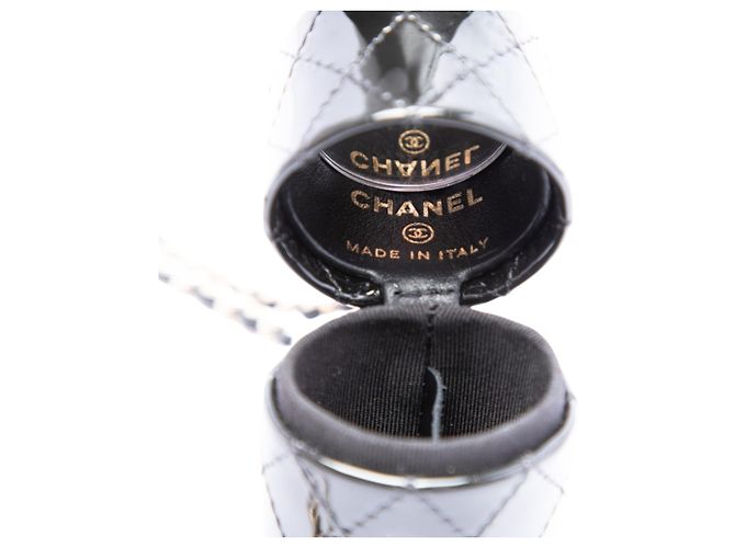 Chanel CC gestepptes Lackleder-Lippenstiftetui in Schwarz - Ansicht 5