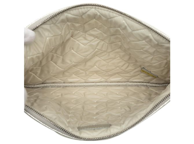 Clutch Chanel Medium Chevron Metallic Calfskin O Case Silver Argento - vista 4