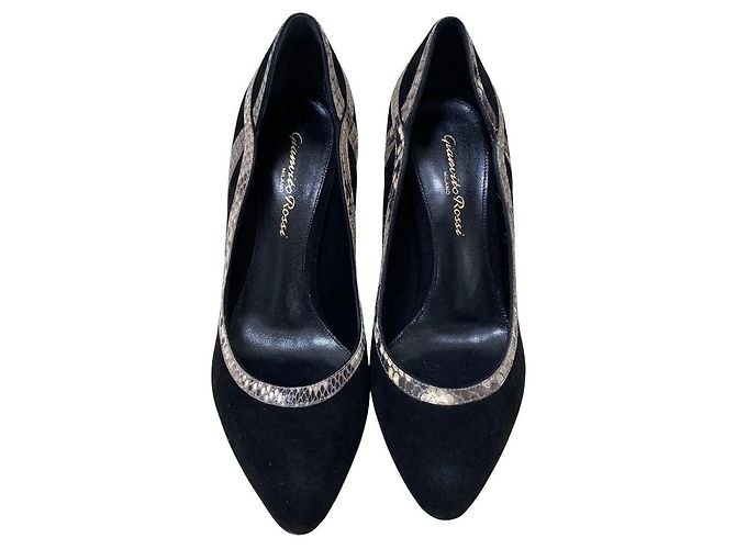 Autre Marque Gianvito Rossi Pumps mit spitzer Kappe aus Wildleder und Python Schwarz Roh - Ansicht 2